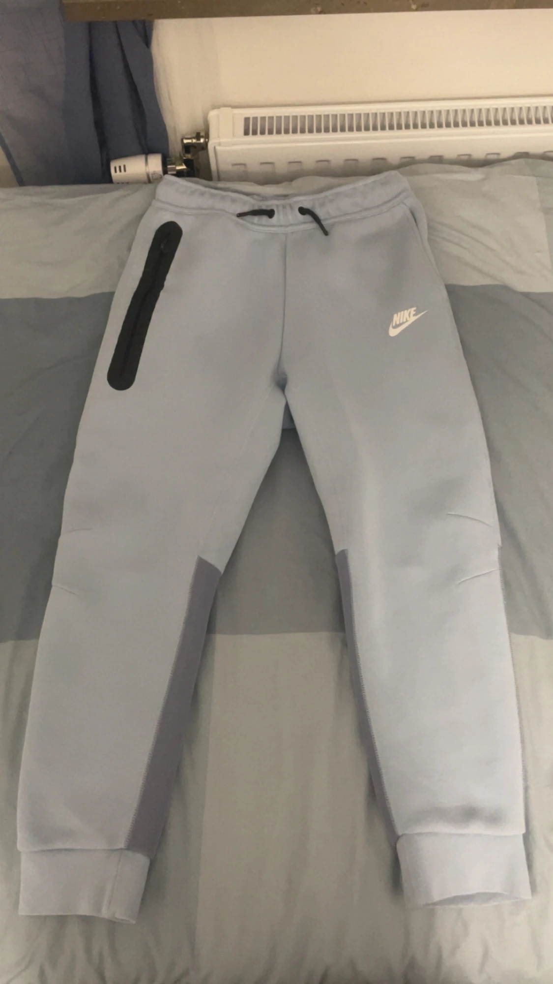 Nike ljusgrå mjukisbyxor L för junior 