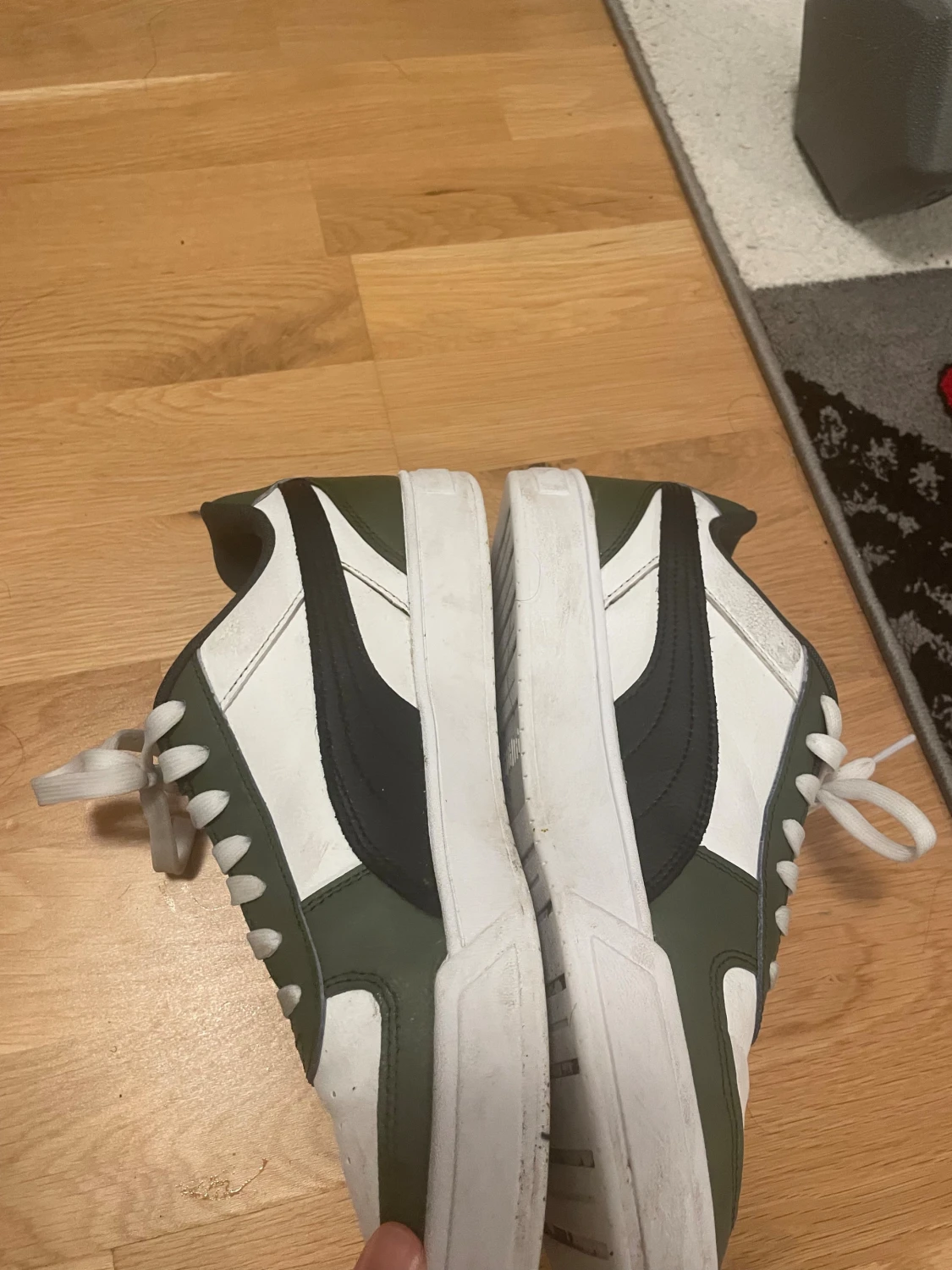 Puma sneakers i vitt och grönt - 1