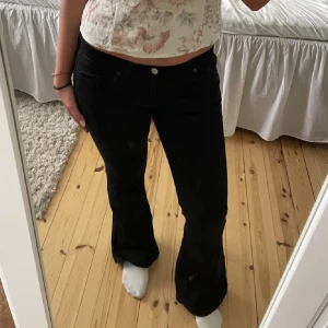 Lågmidjade jeans - Lågmidjade Bootcut jeans från Zara🙌Lånad bild!!