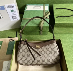 axelväska med GG-mönster - Helt ny, aldrig använd