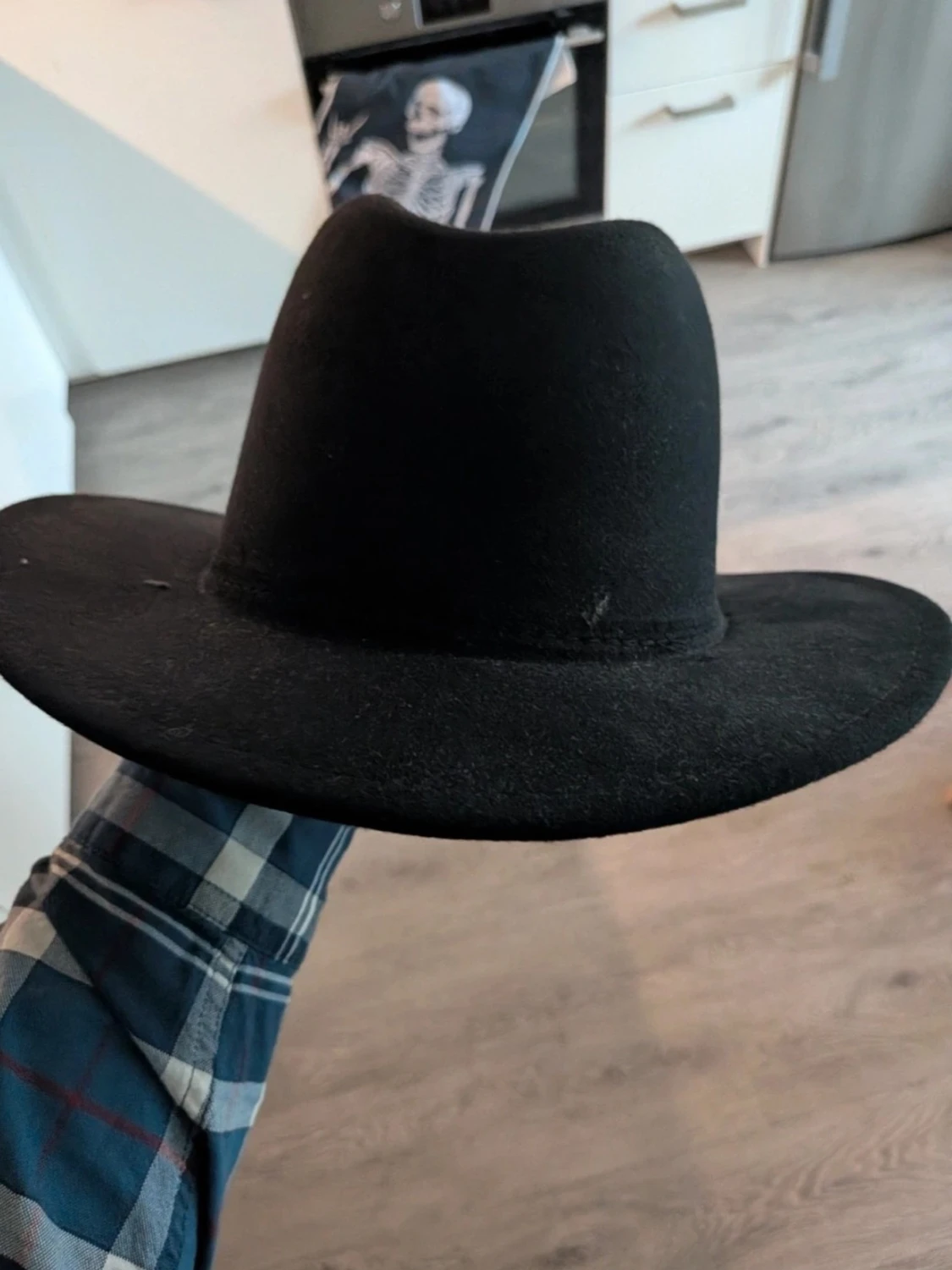 Svart cowboyhatt med månfas-tryck