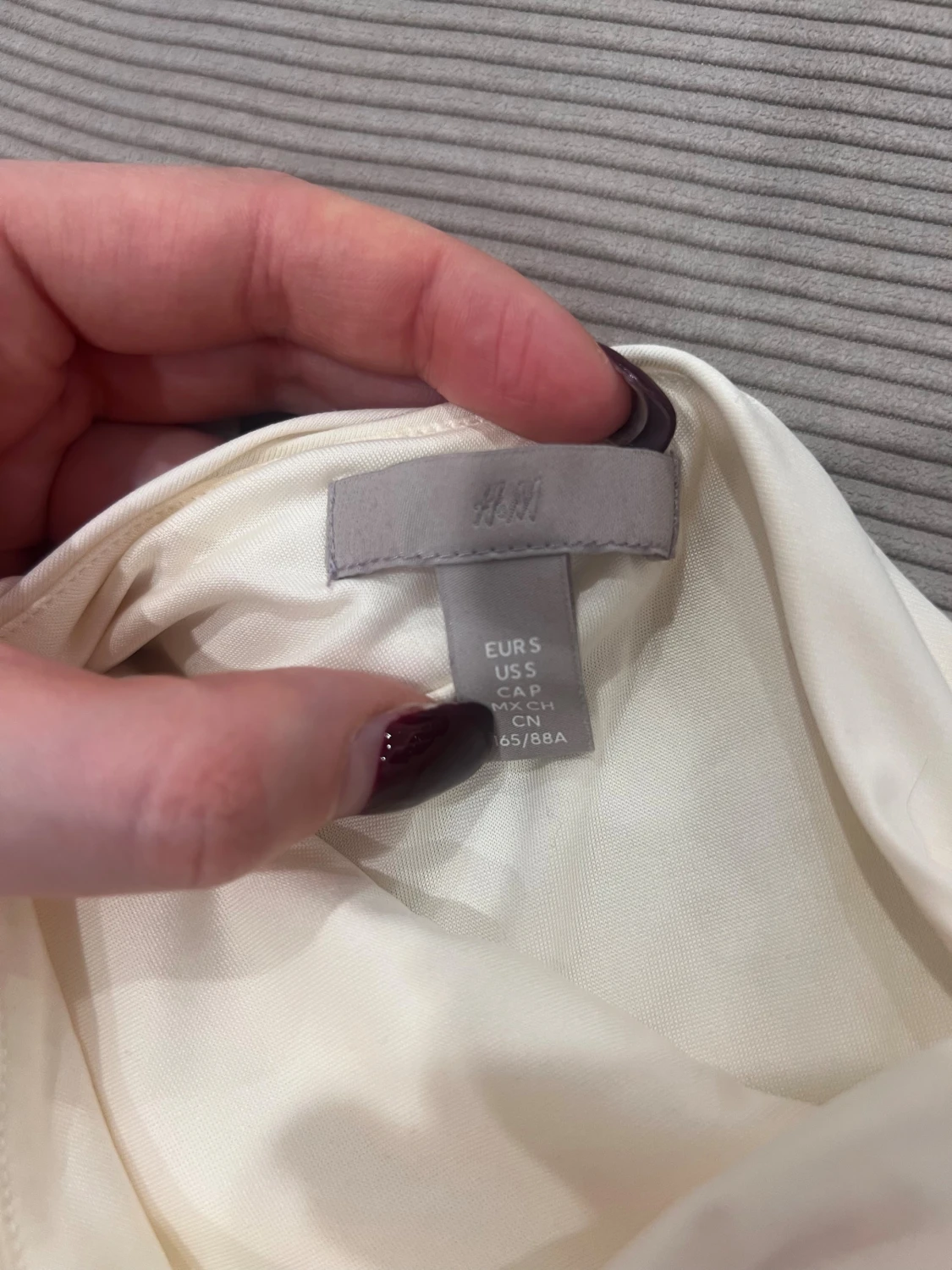 Vit oneshoulder topp från H&M - 2