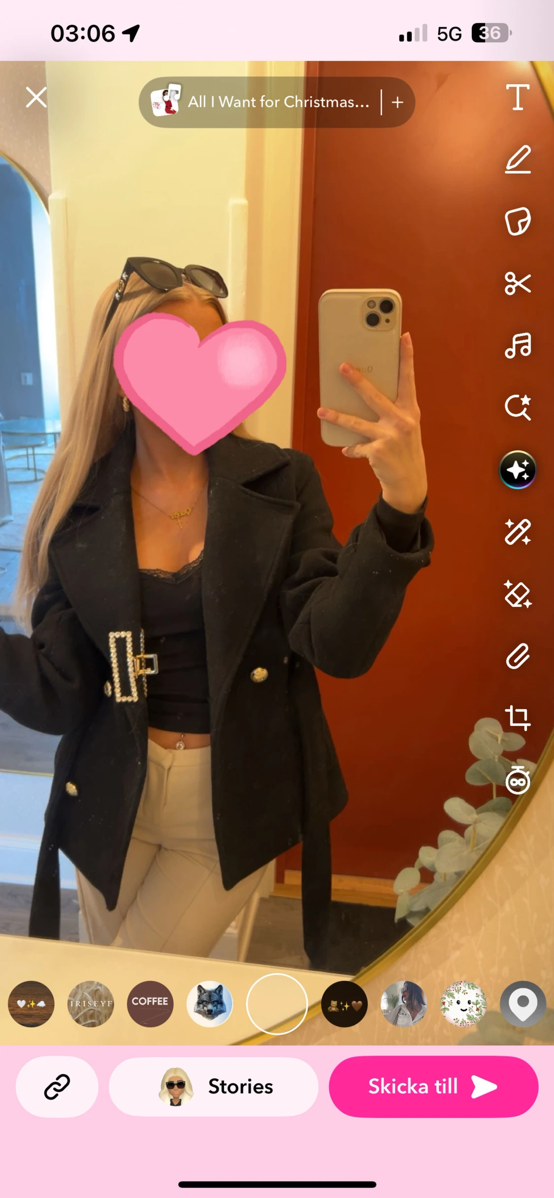 Svart kappa med pärlknappar och bälte - 2