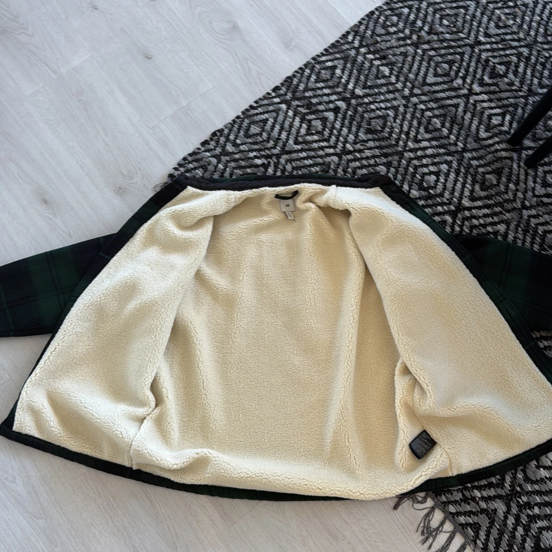 Grönrutig overshirt med teddyfoder - 1