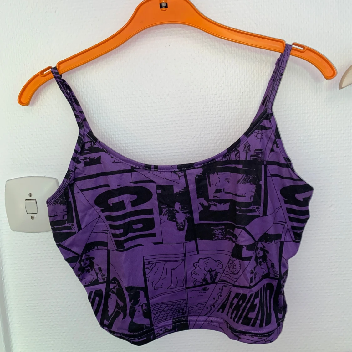 Lila croppad linne med tryck