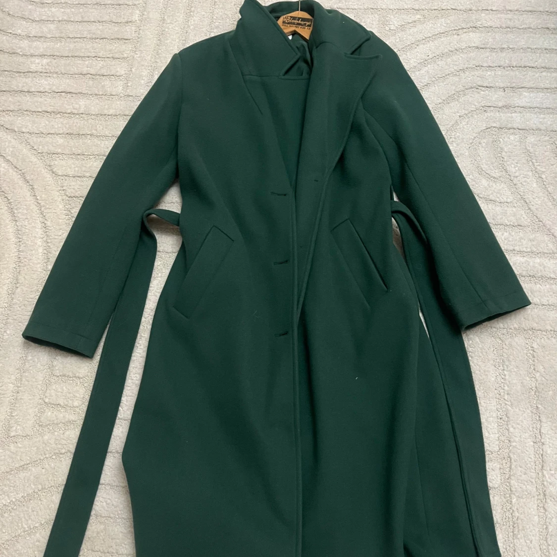 Mörkgrön kappa med bälte