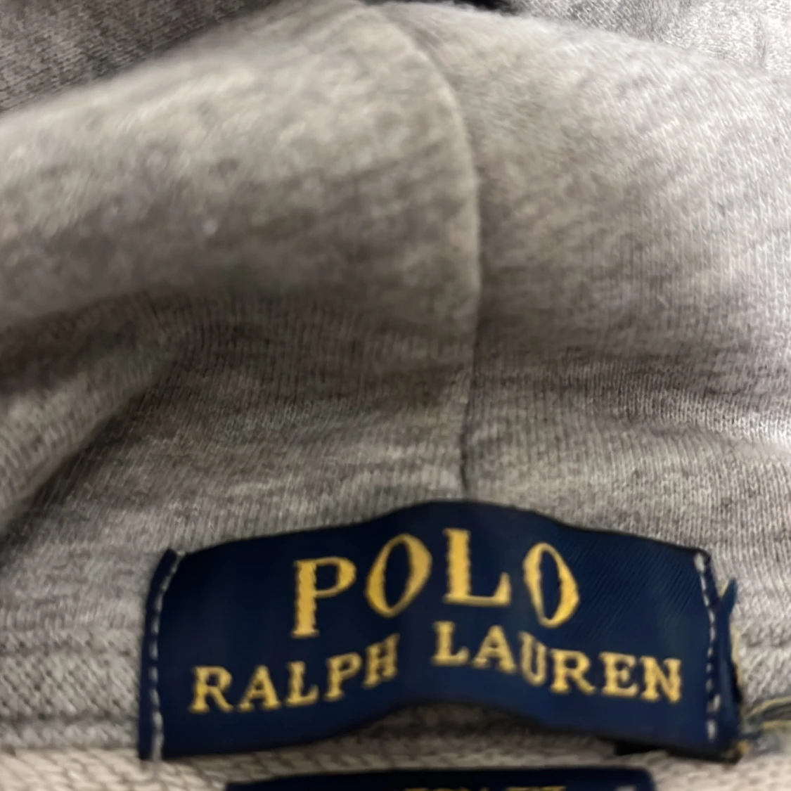 Grå hoodie från Polo Ralph Lauren - 1