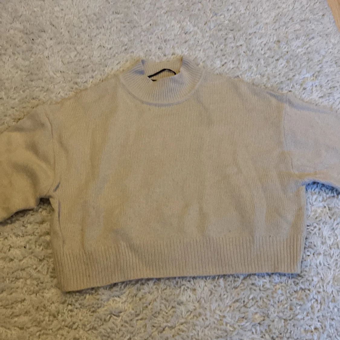 Beige croppad stickad tröja Divided