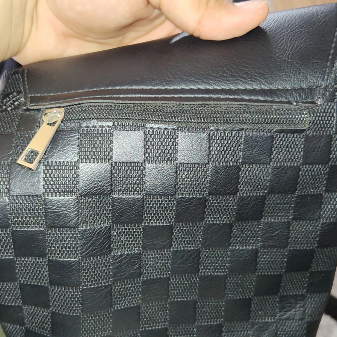  axelväska i svart skinn - 1