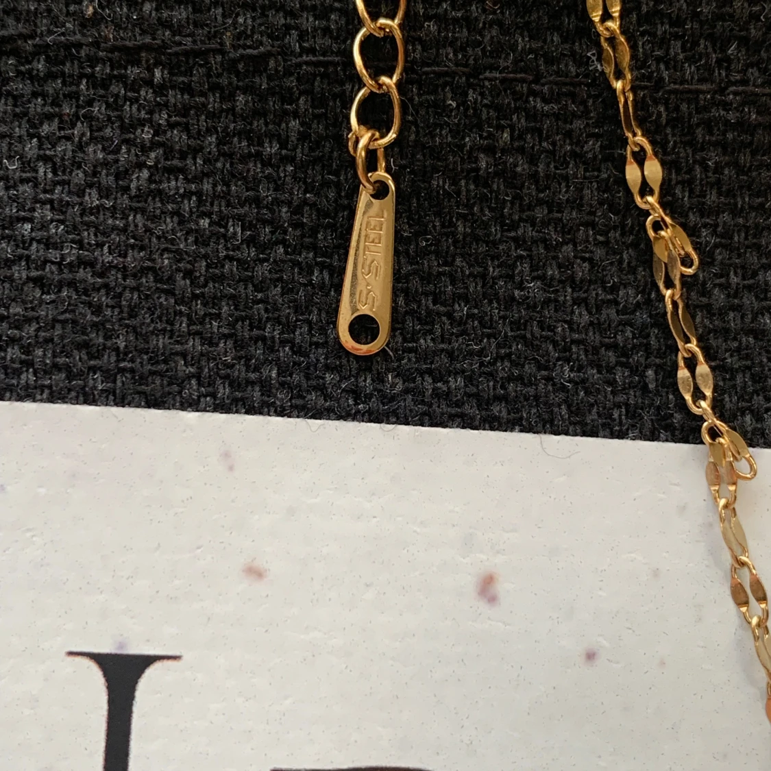 Guldfärgat halsband med trollslända Luce D'Oro - 2