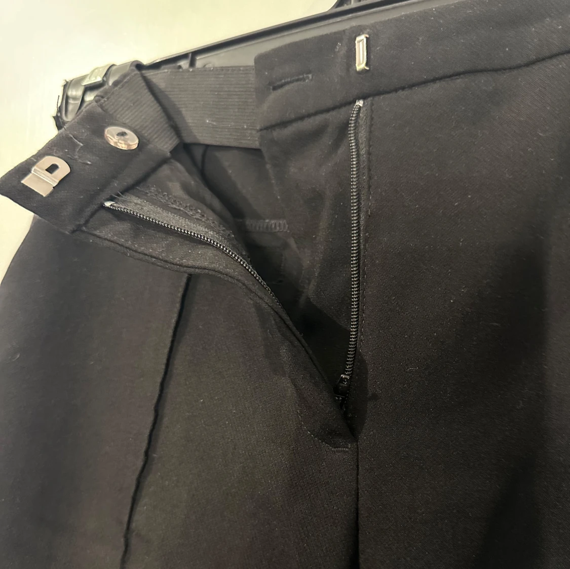 Svarta kostymbyxor från H&M - 2