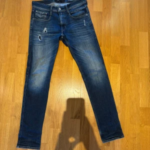 Replay Anbass Jeans! - Riktigt sköna replay jeans! Storlek 31/32 sitter som 30/32! Skriv för frågor!