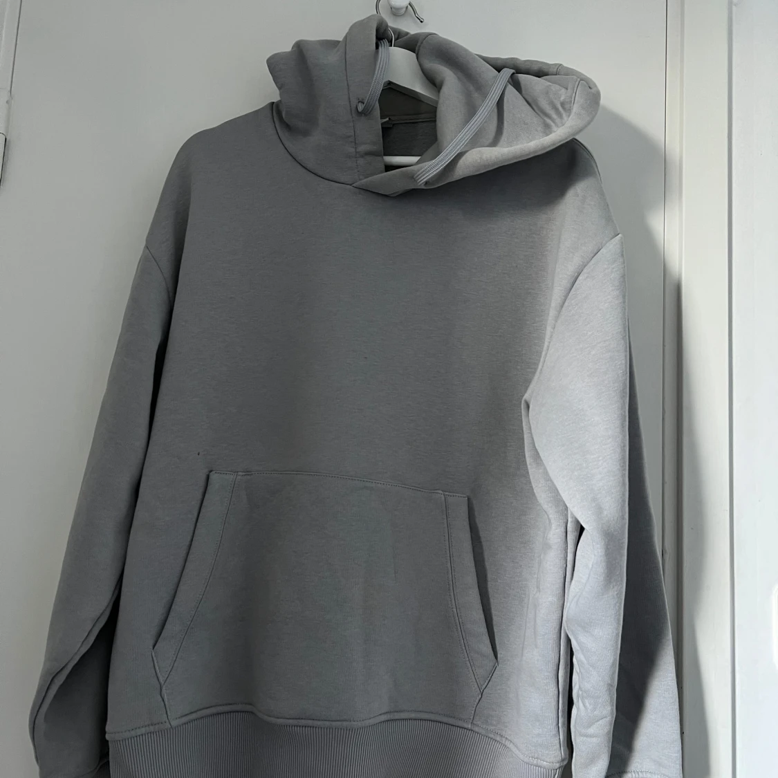 Grå hoodie tjockt tyg