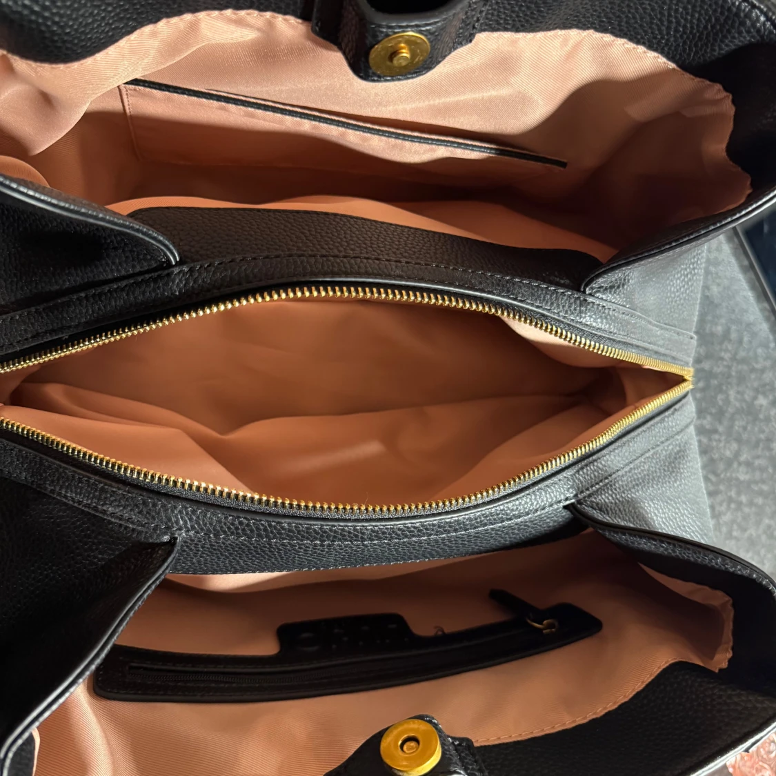 Svart axelväska från Liu Jo i skinn - 3