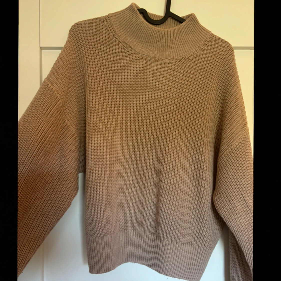 Beige stickad tröja 