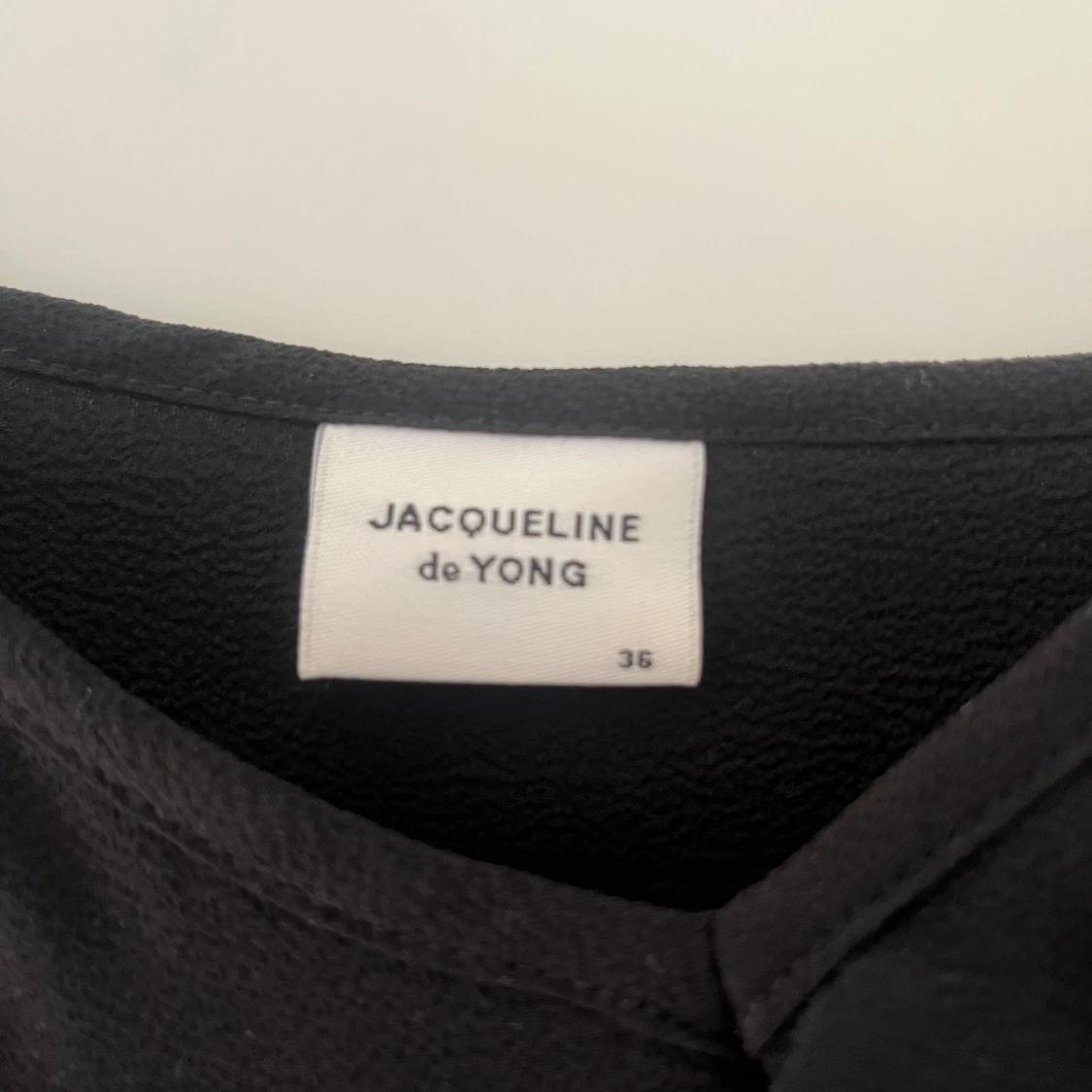 Svart volanglinne från Jacqueline de Yong - 1