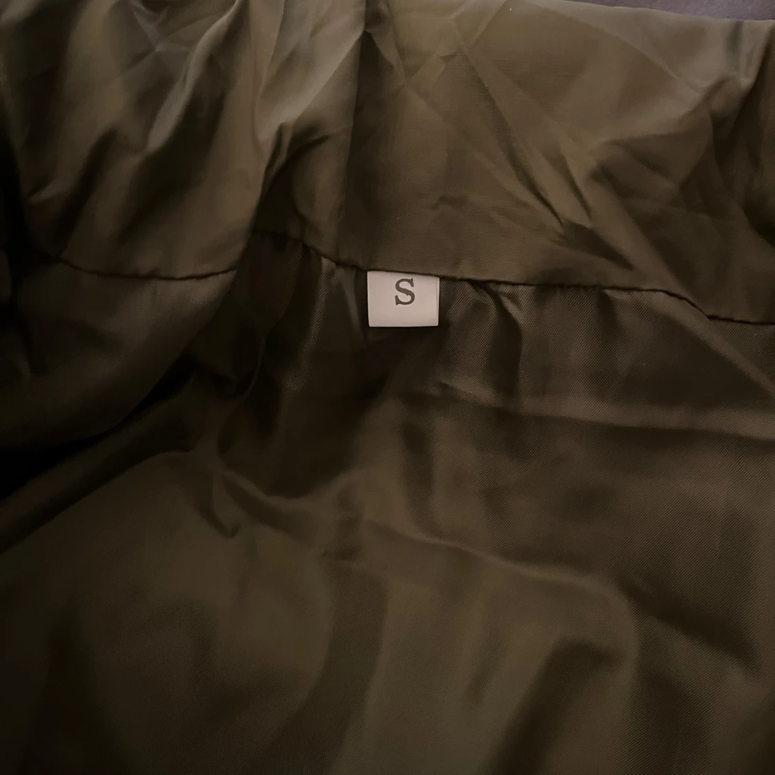 Olivgrön quiltad poncho  i storlek S - 3