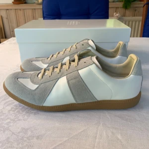 Maison Margiela  - Säljer dessa i 44 skickar samma dag. Fler bilder går att lösa om så önskas 🙌🏼🙌🏼