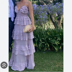 Balklänning - Säljer min fina balklänning från true decadence. Endast använd vid ett tillfälle och är i bra skick! Liten i storleken. Nypris:- 2400💕