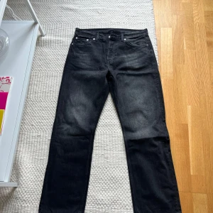 Weekday - space straight  - Aldrig använda, storlek 31/30