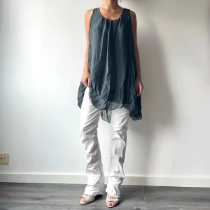 Grå Klänning - • Silky dark grey/green dress  • SIZE - Fits XS-L • BRAND - Made in Italy • MATERIAL - Silk & Viscose