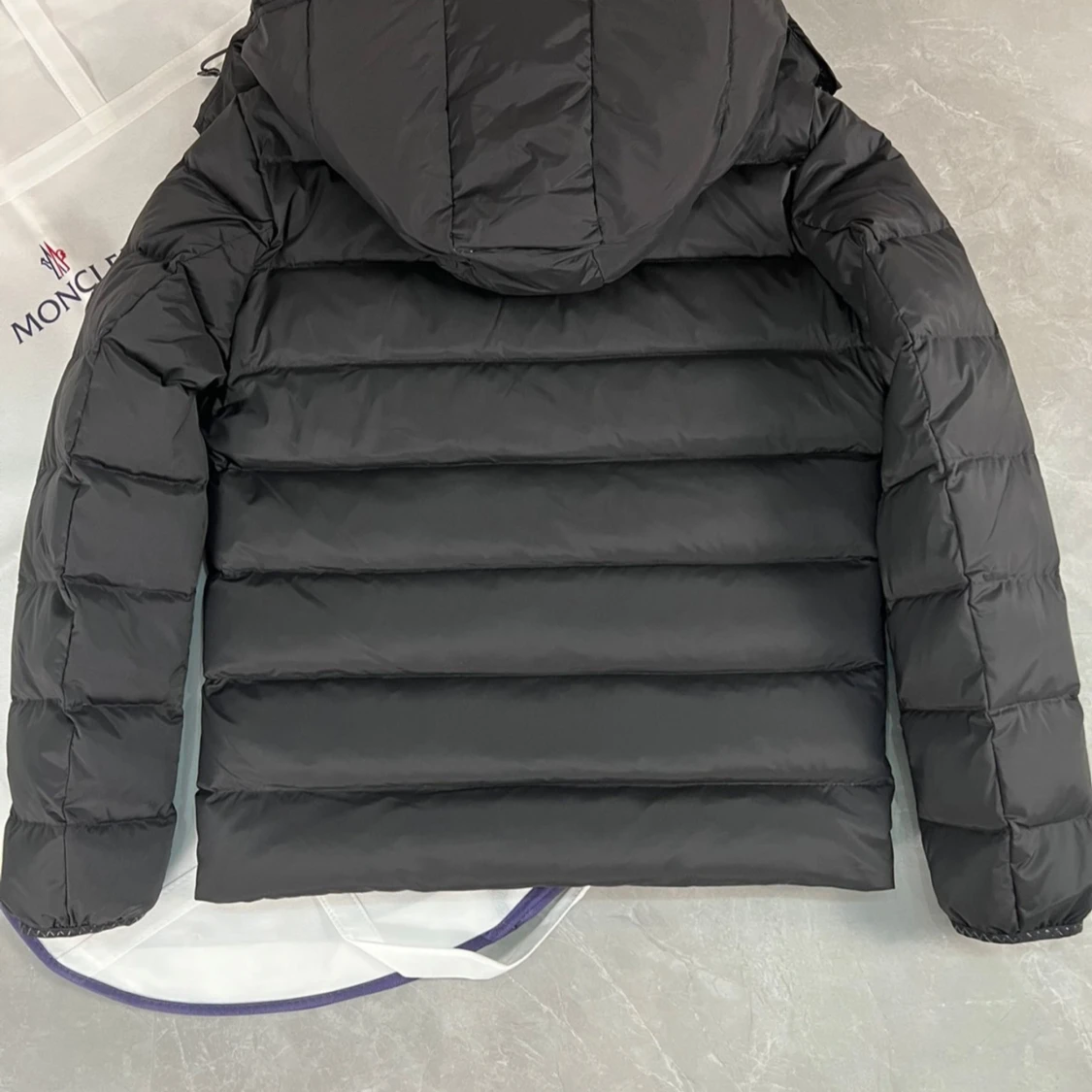 Svart Moncler pufferjacka med huva - 2