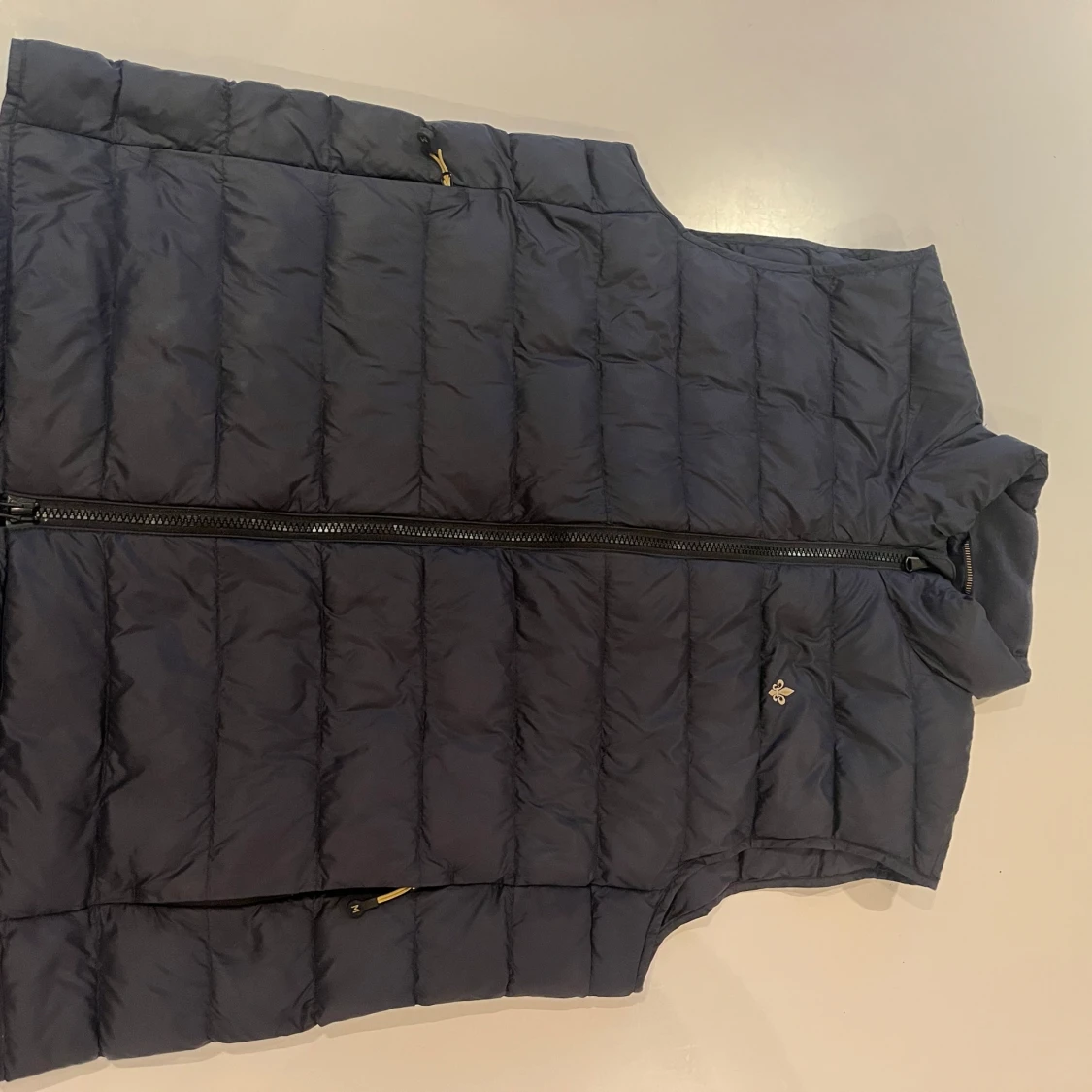 Mörkblå dunväst från Morris