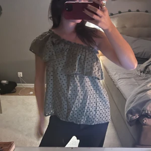 Offshoulder blus - Skiiit snygg o unik blus som går o ha på olika sätt 😍😍😌😌