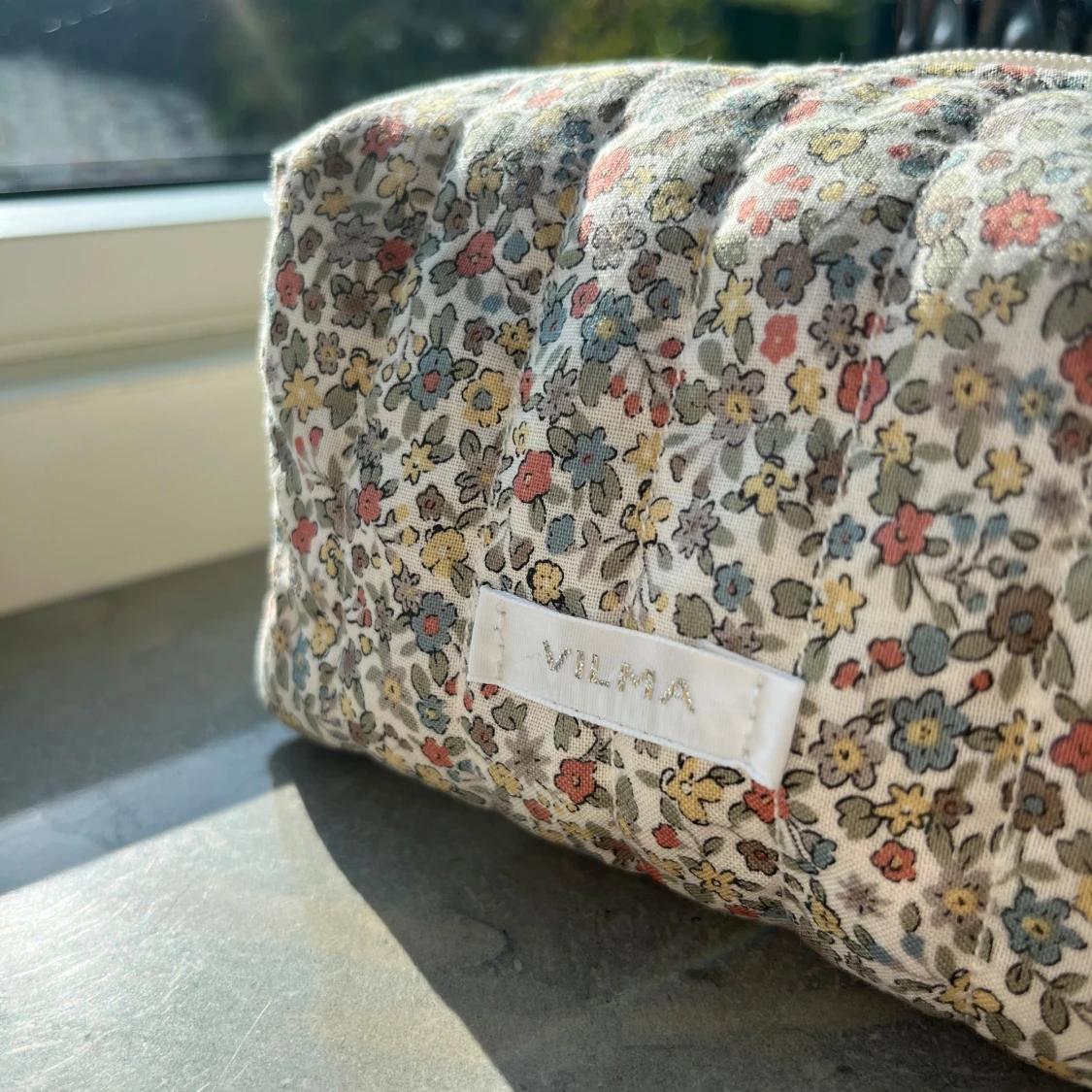 Blommig necessär - 2