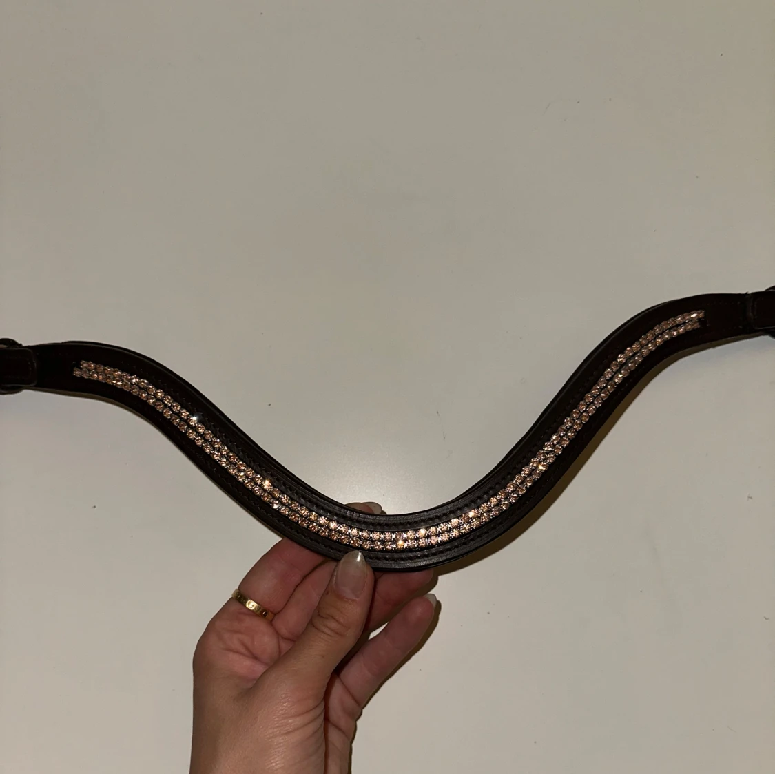 Brunt pannband med stenar. Full - 1