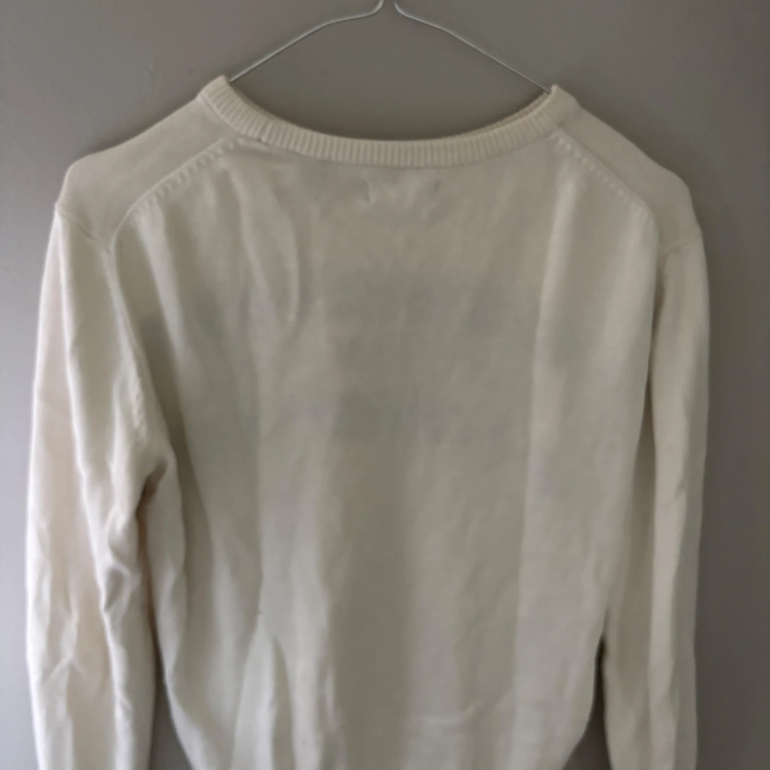 Vit och blå stickad tröja från Gant - 1