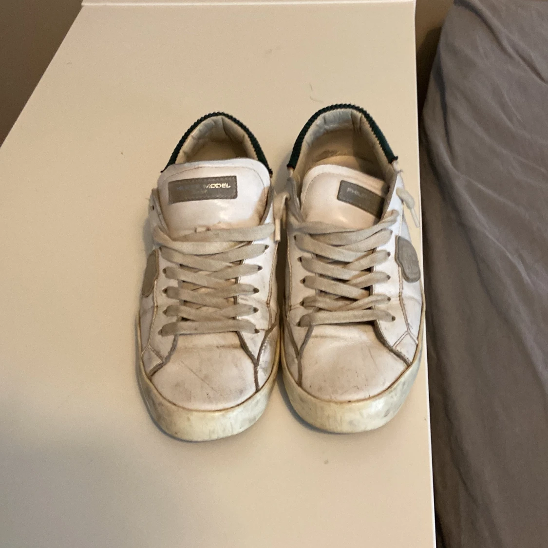 Philippe Model vita sneakers i skinn