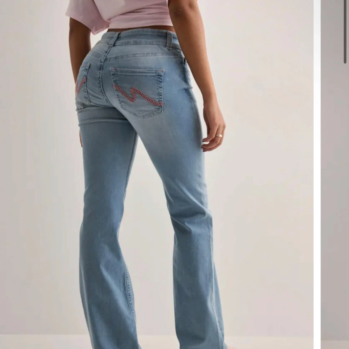Ljusblå bootcut jeans