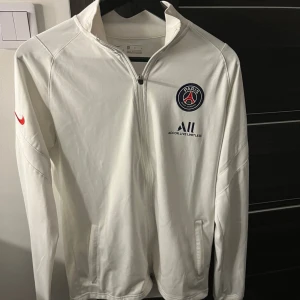 Psg zip tröja  - Knappt använd Den är så gott som ny  