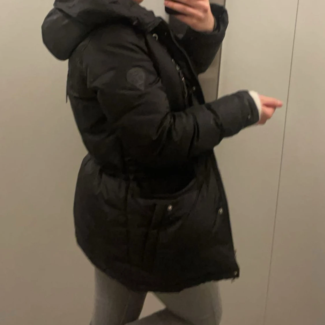 Svart pufferjacka med huva - 2
