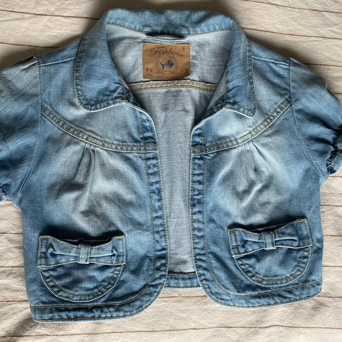 Ljusblå jeansbolero Fishbone