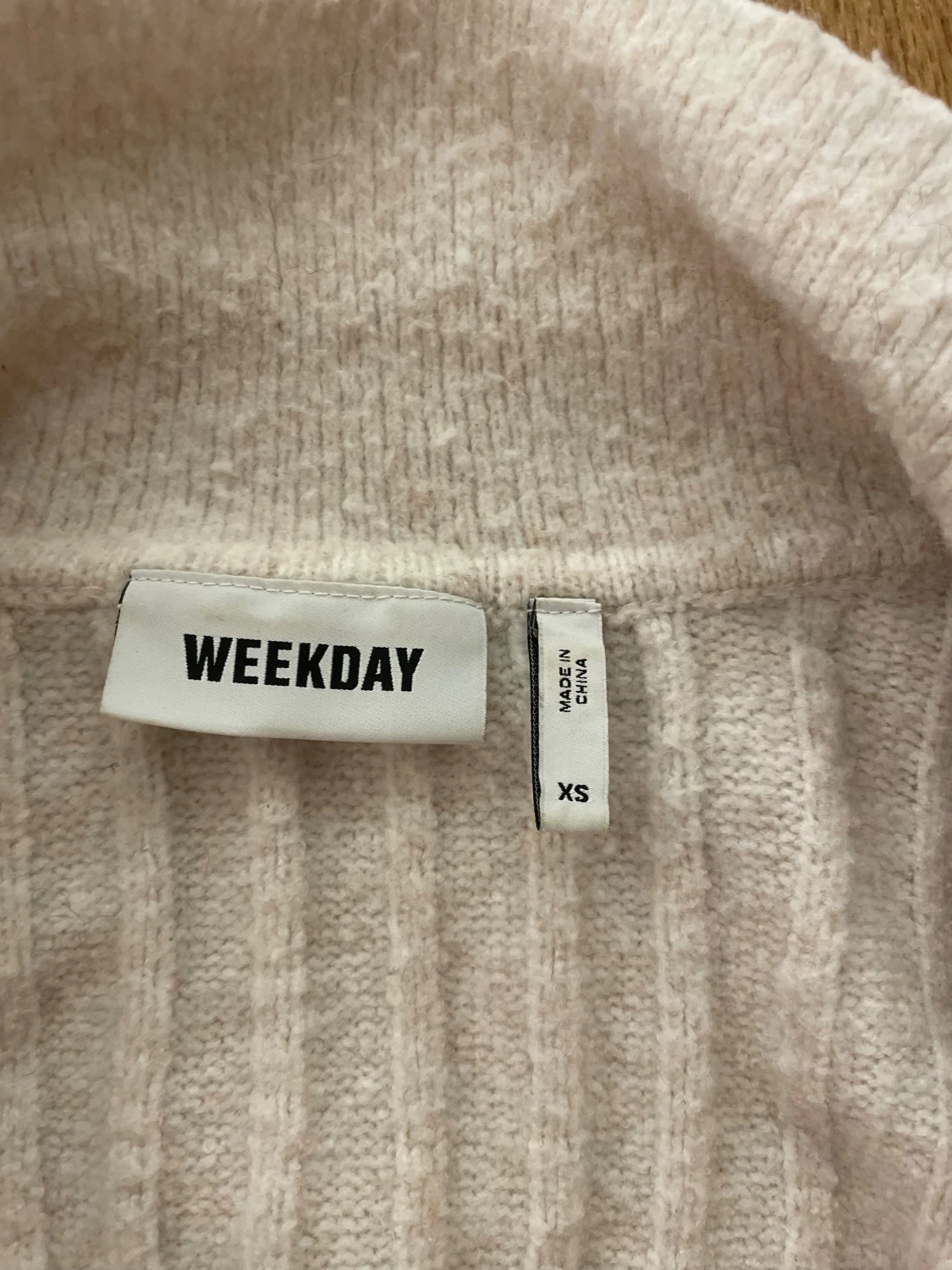 Stickad tröja weekday - 2