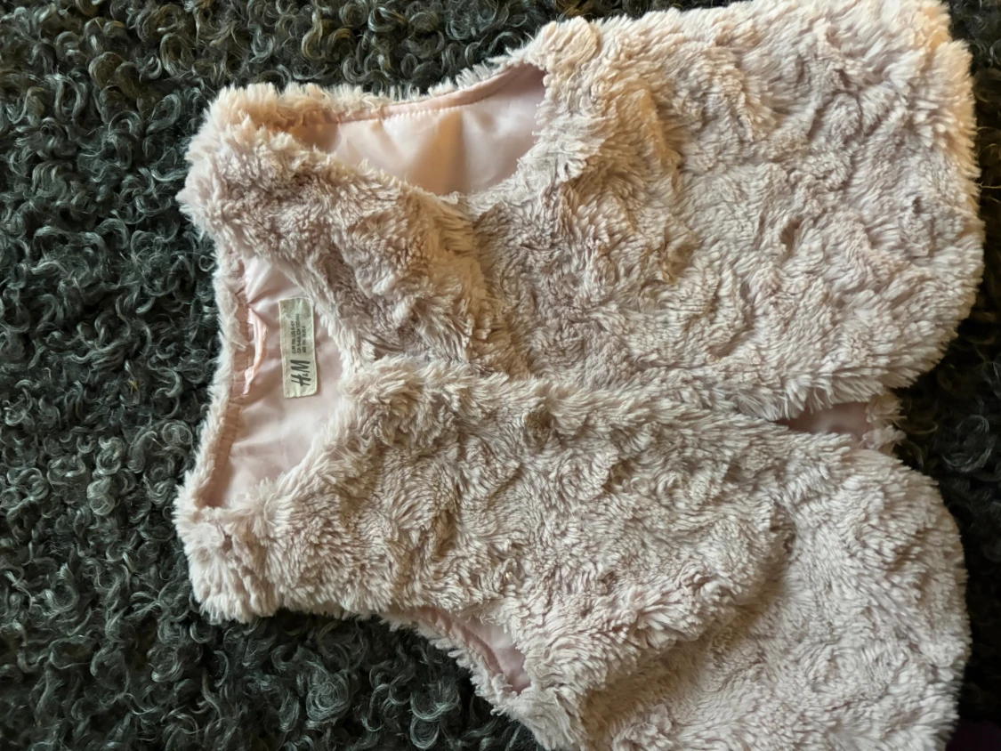 Ljusrosa pälsväst från H&M - 2