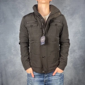 J. Lindeberg Field Jacka - Skick: 9/10. | Ingår: Endast jackan. | Nypris: +- 4000 SEK. | Modellen är 176cm och väger ~ 70kg