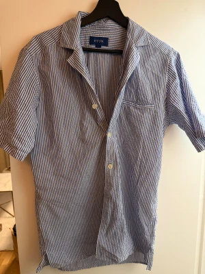 Eton - skjorta  - Eton - skjorta  strl S Använd, cond 9/10 Nypris 1.599:- Mitt pris 500:-