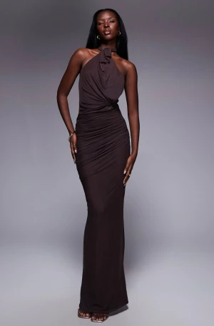 Långklänning - Maxi halterneck klänning från Asos i storlek xs. Aldrig använd bara provad, prislapp kvar🤍