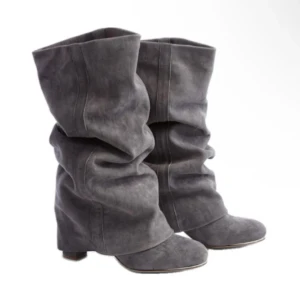 Grå mockastövlar med klack - See by Chloé mocka stövlar💕 i storlek 38