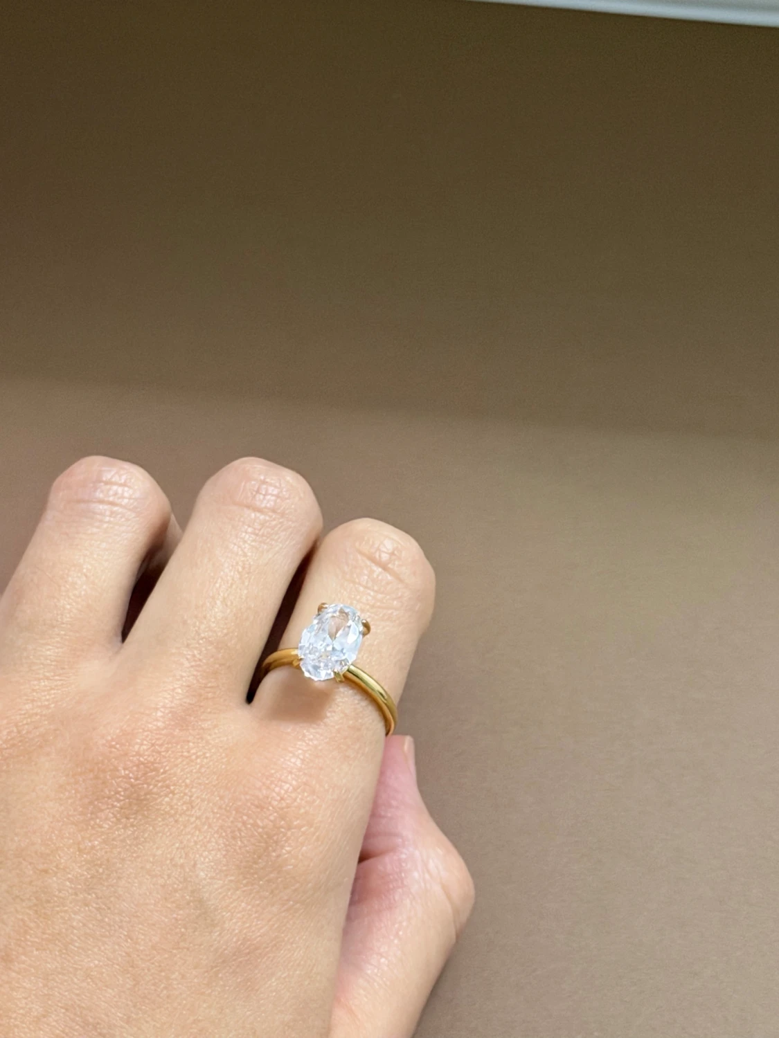 Vattentålig ring Guldring med stor oval klar sten - 3