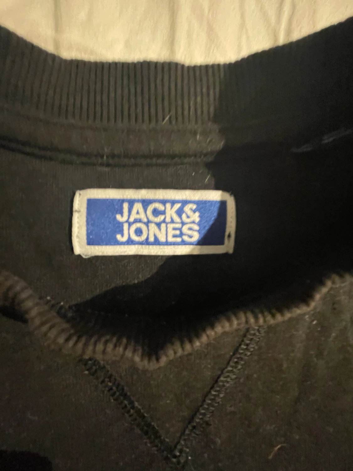 Svart sweatshirt från Jack & Jones - 1