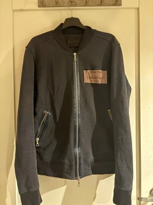 Limitato tröja - Snygg Limitato kofta som inte går att köpa längre. Koftan är i bra skick. Hör gärna av dig om det är något du funderar över. Leon