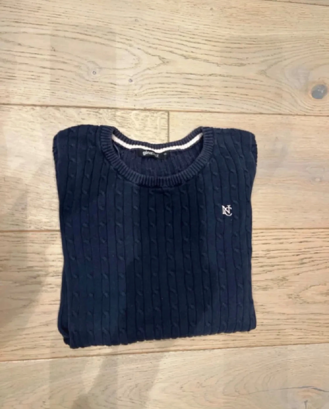 Mörkblå stickad tröja från Gina tricot