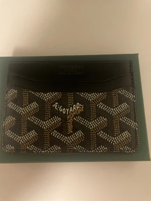 Svart Go4yard plånbok - Säljer en helt ny svart plånbok med låda 