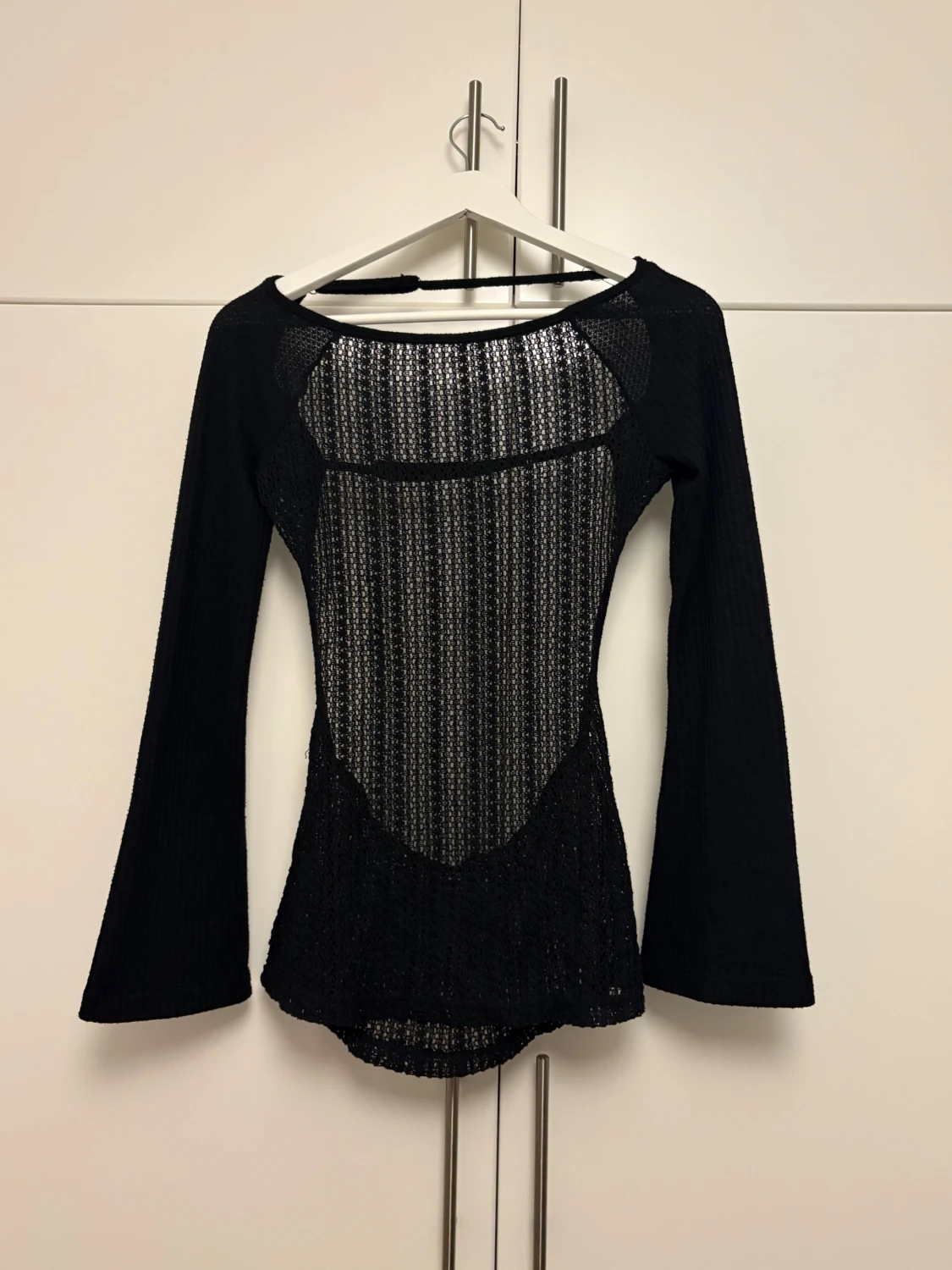 Svart stickad kortklänning med mesh - 1