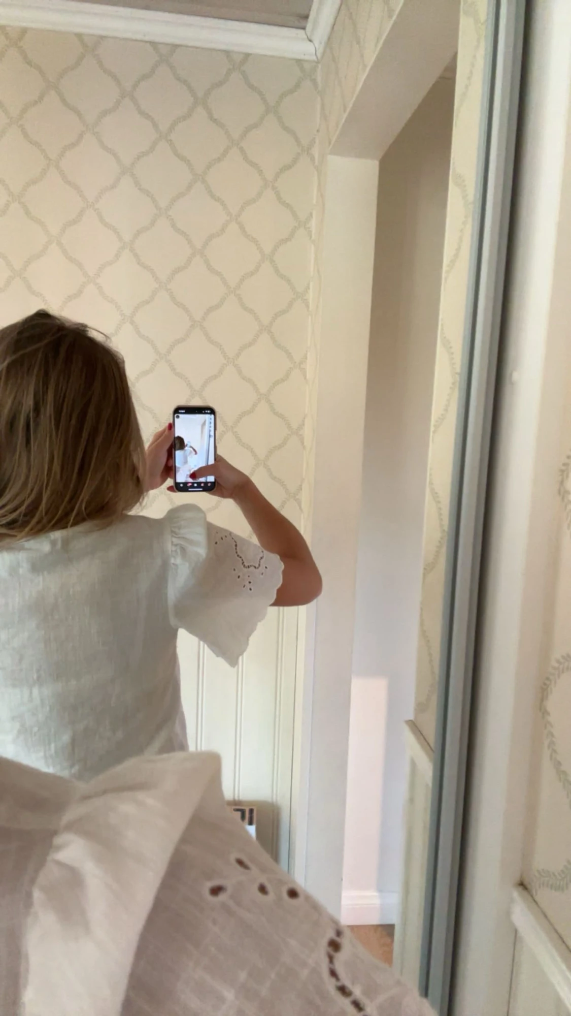 Vit blus med broderade detaljer Gina Tricot - 2