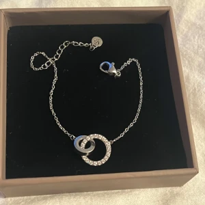 Silverarmband från Edblad -  Säljer detta jättefina armband ifrån Edblad. Säljer på grund av att jag använder guldsmycken köpte för 450 kr. Säljer för 170 kr. Pris kan diskuteras ❤️ använd få gånger